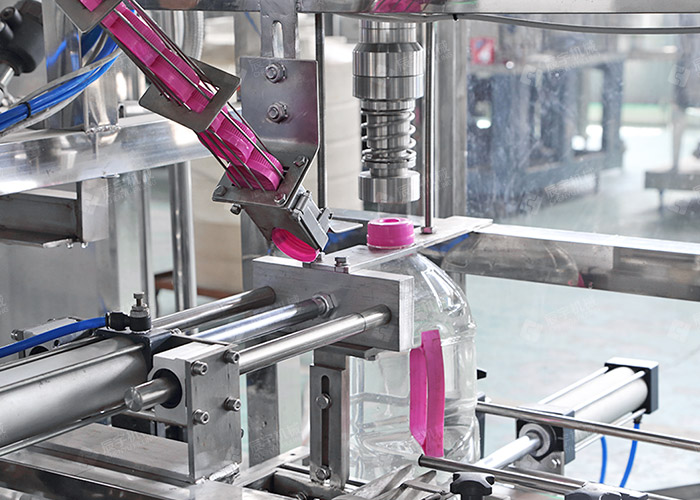 大瓶水灌裝機(jī)設備 大瓶水灌裝機(jī)設備