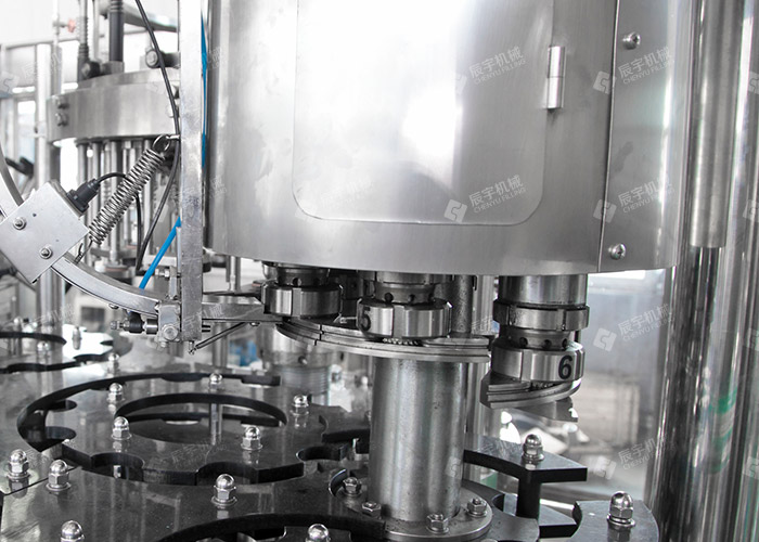 三合一玻(bō)璃瓶啤(pí)酒灌裝機 三合一玻璃瓶啤(pí)酒灌裝(zhuāng)機