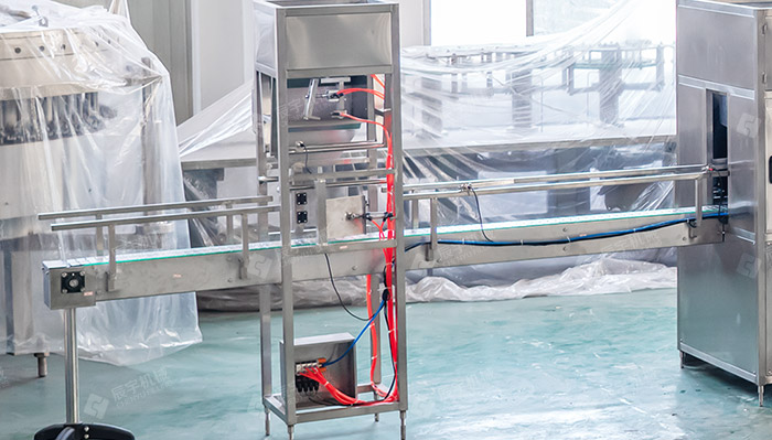 5加侖桶裝水灌裝（zhuāng）生產線